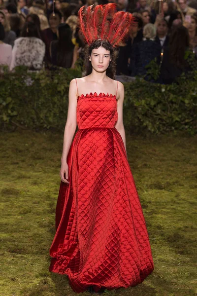 Look 15